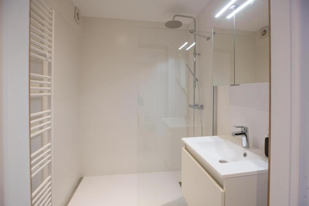 Luxury Apartment With Free Parking Ostend Exterior photo
