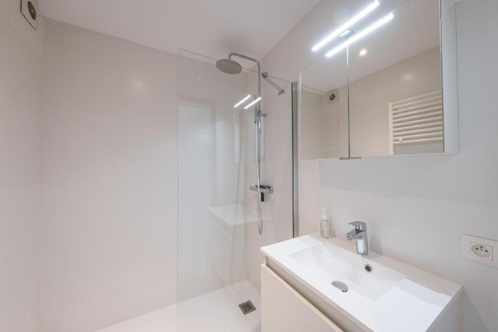 Luxury Apartment With Free Parking Ostend Exterior photo